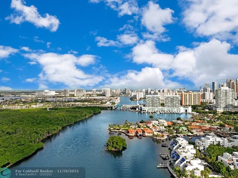 100 Bayview Dr, Miami FL  33160-4772 exterior