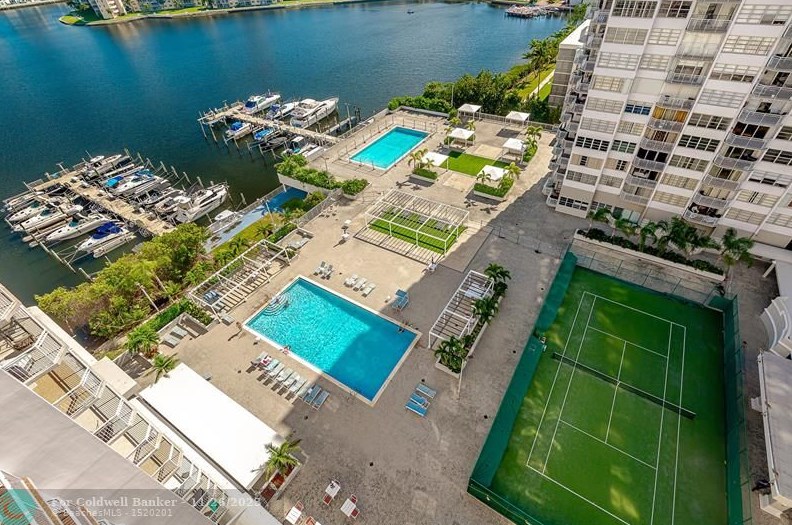 18061 Biscayne Blvd, Miami FL  33160-2594 exterior