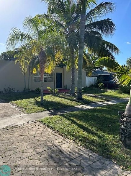 3866 Pensacola Dr, Lake Worth FL  33462-2241 exterior