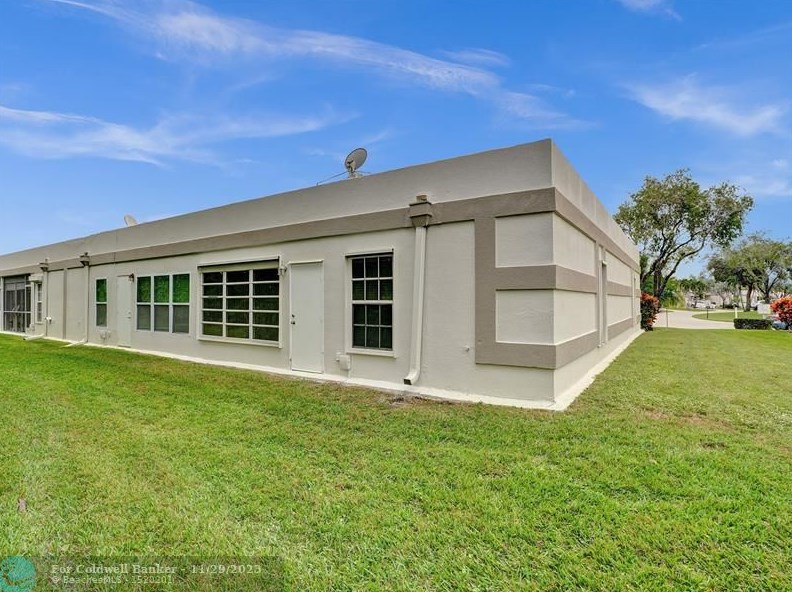 9275 Flynn Cir, Boca Raton FL  33496-6621 exterior