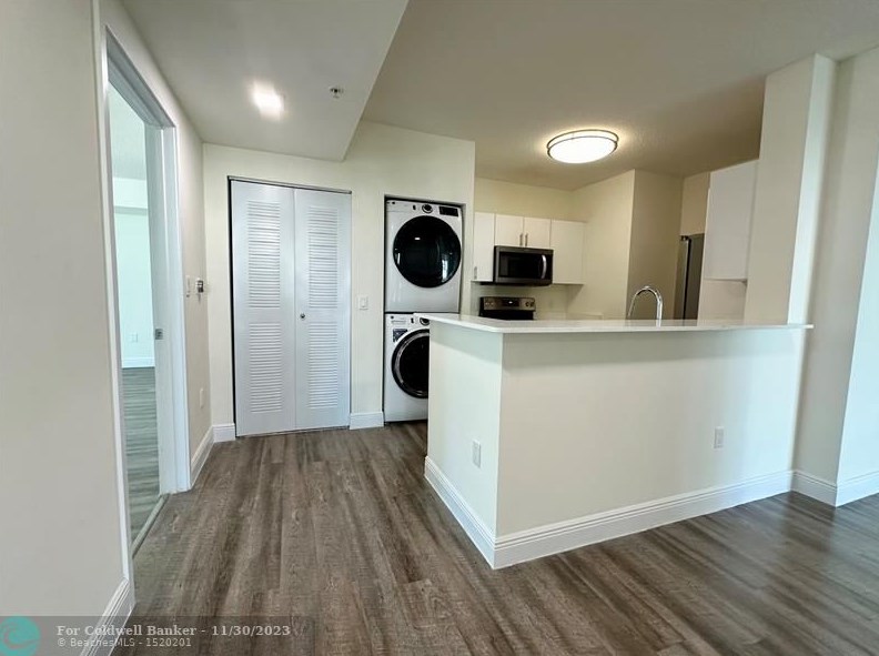 110 Sw 12th St #902, Miami, FL 33130