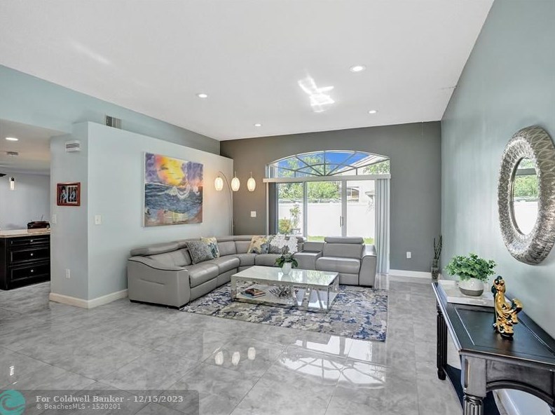 17465 Nw 10th St, Hollywood, FL 33029