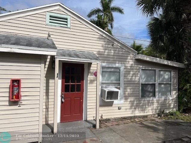 943 Almeria Rd, West Palm Beach, FL 33405