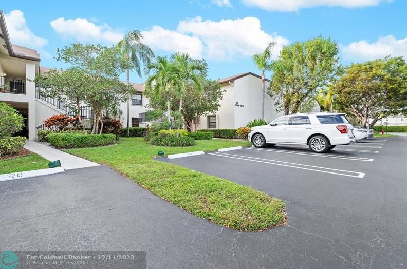 3258 Jog Park Dr, Lake Worth, FL 33467-2072