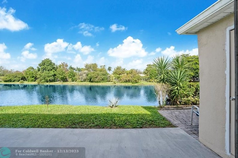 8829 Bella Vista Dr, Boca Raton FL 33433-1810 exterior