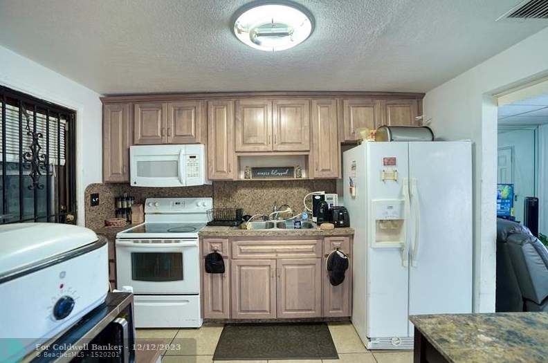 2515 161st St, Miami FL  33054-6537 exterior