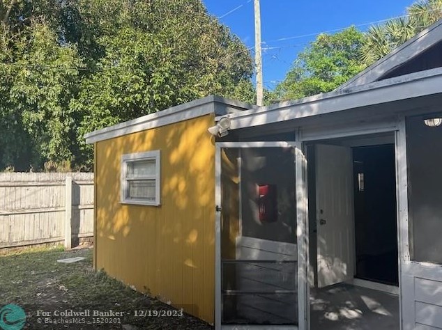 951 Alamanda Rd, West Palm Beach, FL 33405
