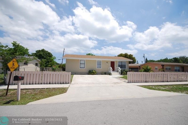 1490 Nw 3rd St, Boynton Beach, FL 33435