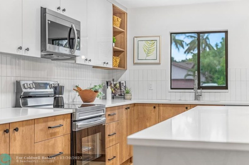 6256 Saxon Blvd, West Palm Beach FL  33417-5436 exterior