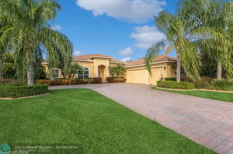 7619 Belle Maison Dr, Stuart, FL 34997-2846