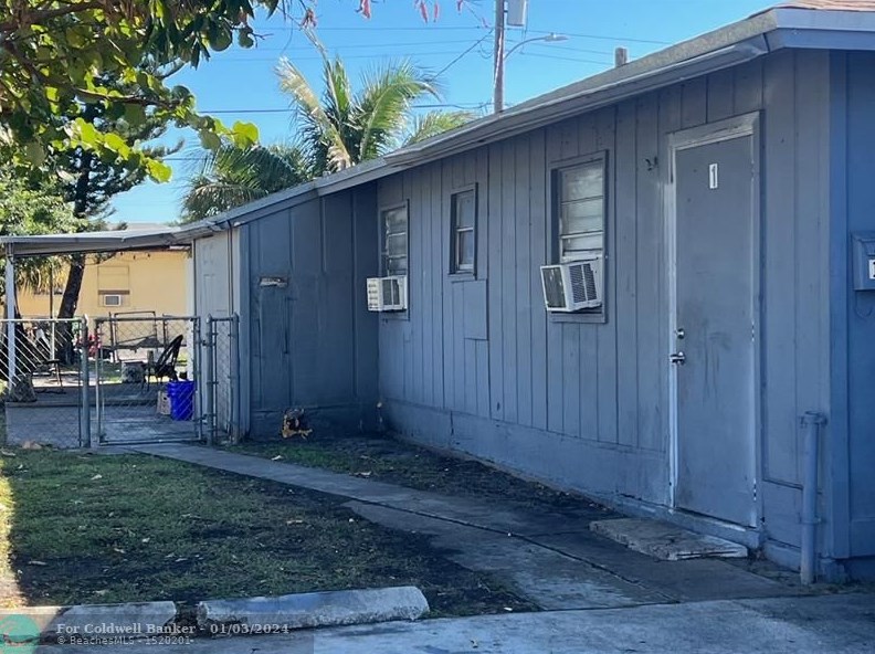 714 S H St, Lake Worth, FL 33460