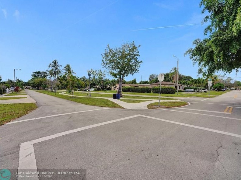 1301 Ne 153rd St, Miami, FL 33162