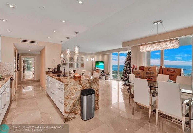 19707 Turnberry Way Apt 22e, Miami, FL