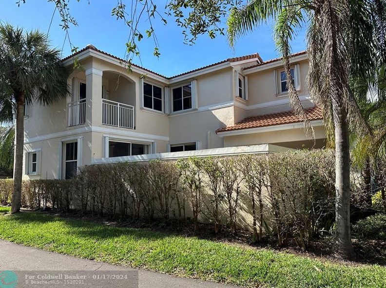 910 Doveplum Ct, Hollywood, FL 33019-4873