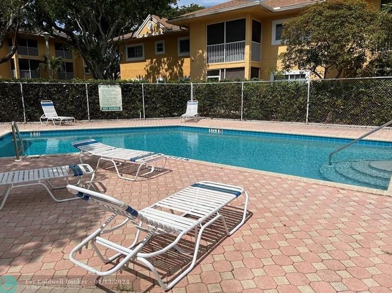 421 10th St, Dania Beach FL  33004-4540 exterior