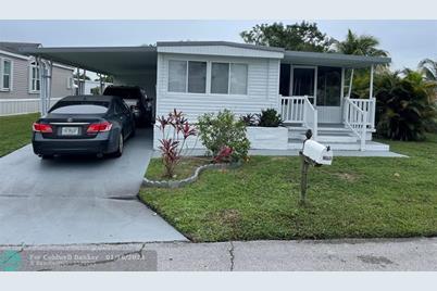 2050 SW 83rd Ter - Photo 1