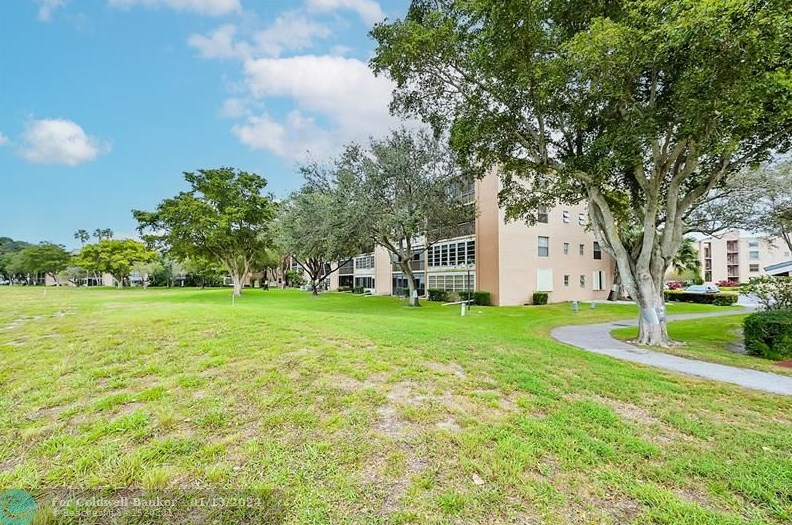 7300 Lake Cir Dr #306, Pompano Beach, FL 33063
