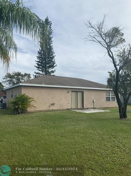 2502 Caladium Ct, Fort Pierce FL  34952-7219 exterior