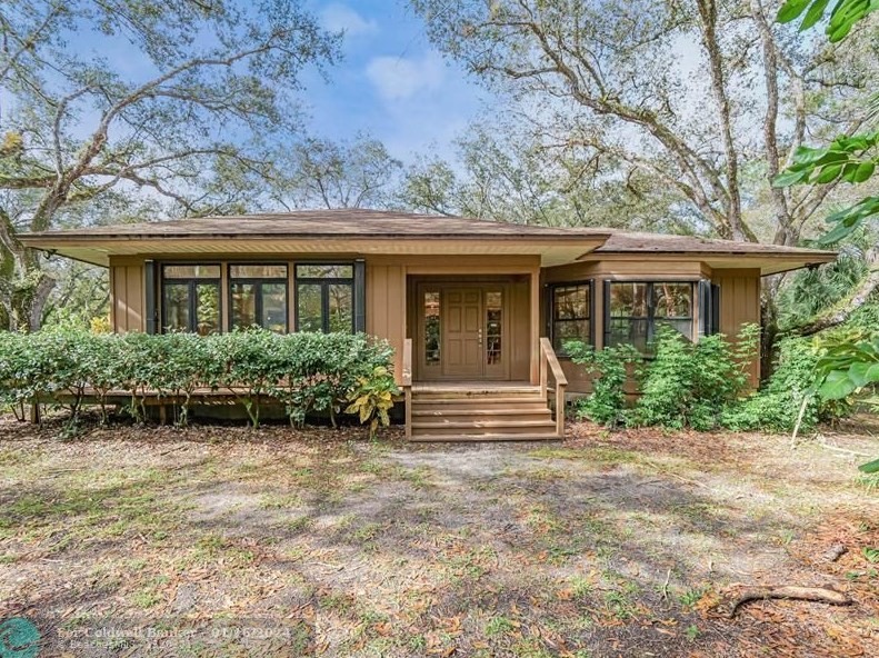 3340 25th St, Vero Beach, FL 32968-7704