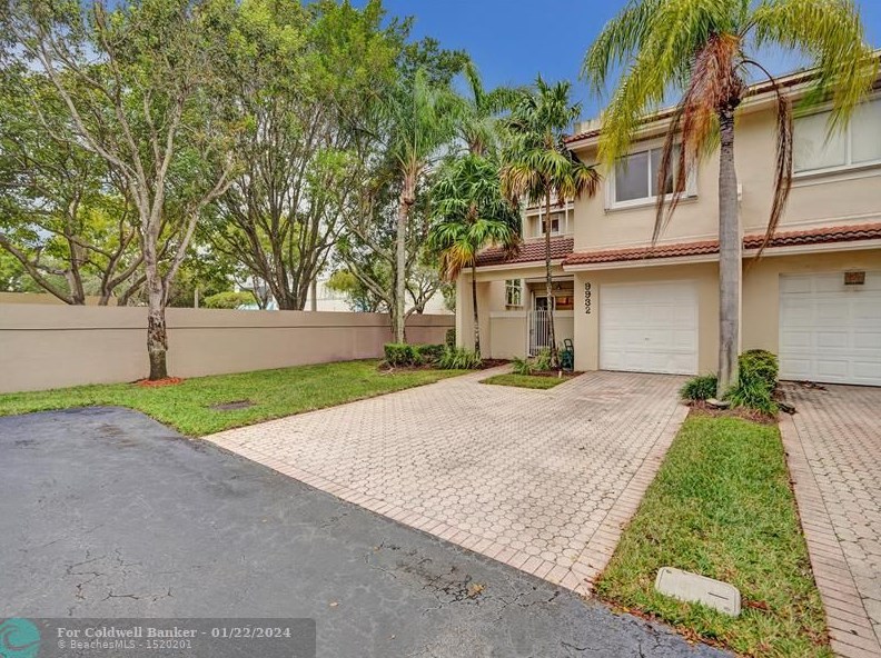 9932 43rd Ter, Miami, FL 33178-3337
