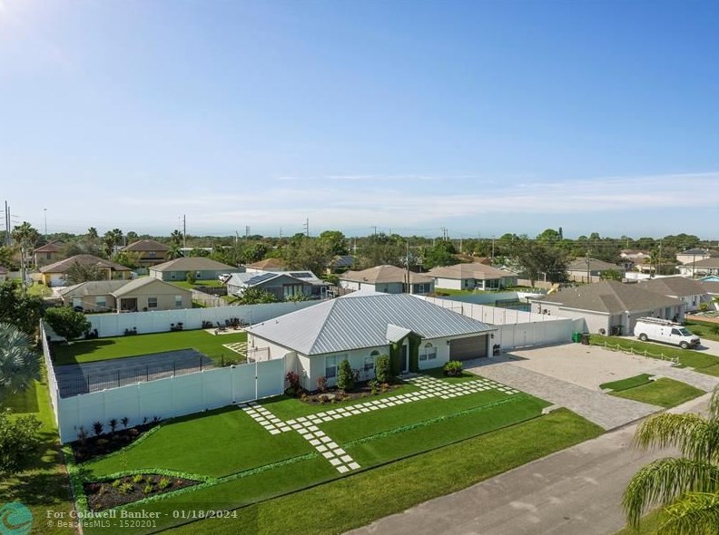 2062 Larchmont Ln, Fort Pierce FL  34984-4337 exterior