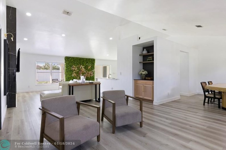 2062 Larchmont Ln, Fort Pierce FL  34984-4337 exterior