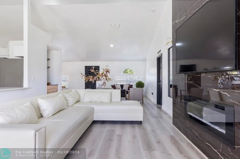 2062 Larchmont Ln, Fort Pierce FL  34984-4337 exterior