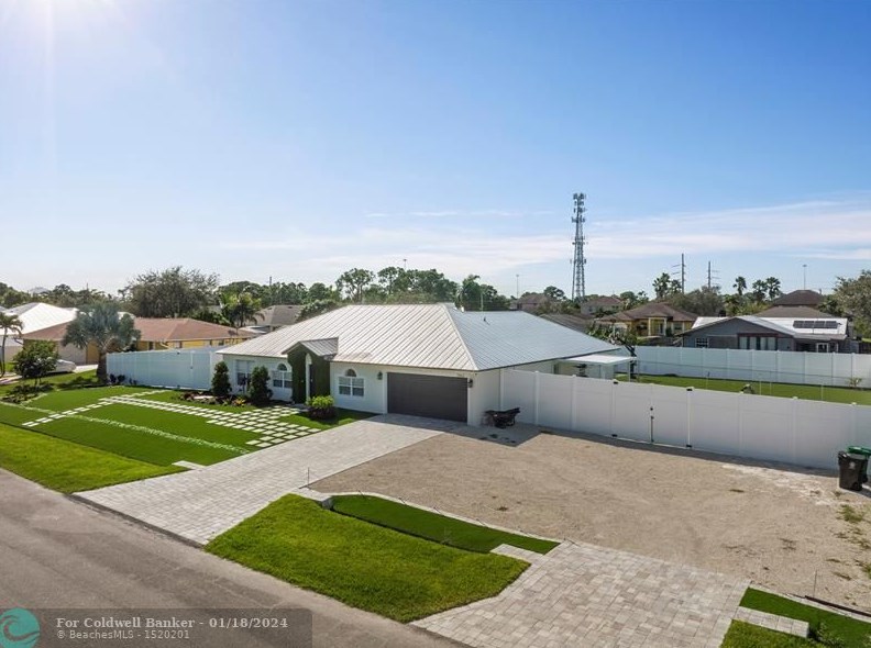 2062 Larchmont Ln, Fort Pierce FL  34984-4337 exterior