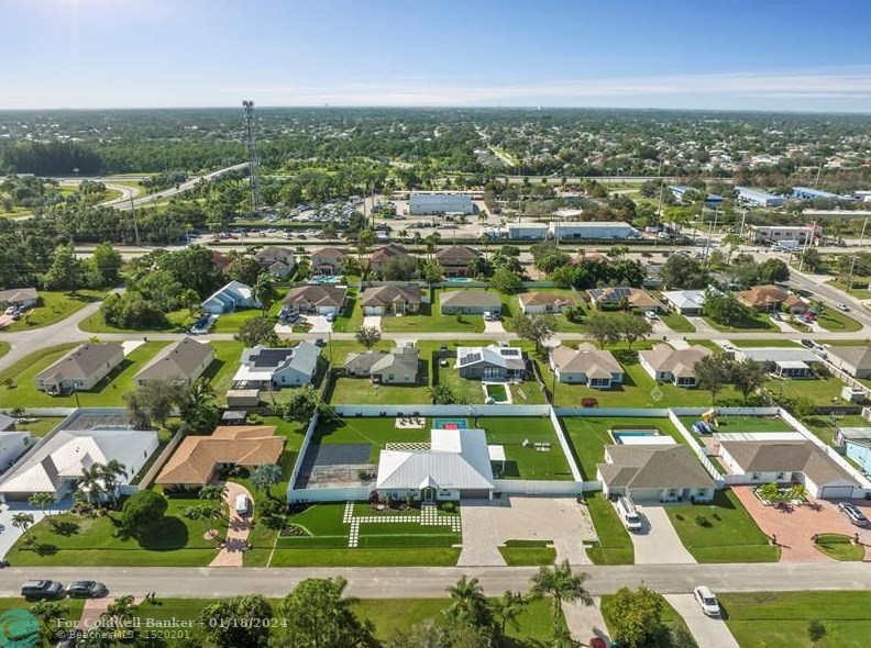 2062 Larchmont Ln, Fort Pierce FL  34984-4337 exterior