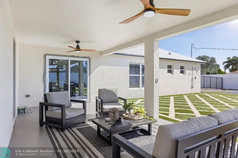 2062 Larchmont Ln, Fort Pierce FL  34984-4337 exterior