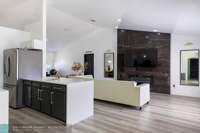 2062 Larchmont Ln, Fort Pierce FL  34984-4337 exterior