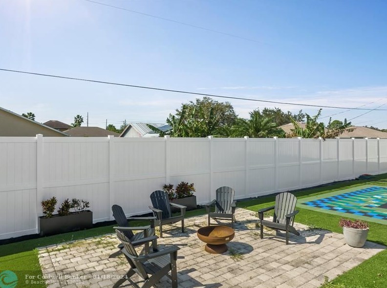 2062 Larchmont Ln, Fort Pierce FL  34984-4337 exterior