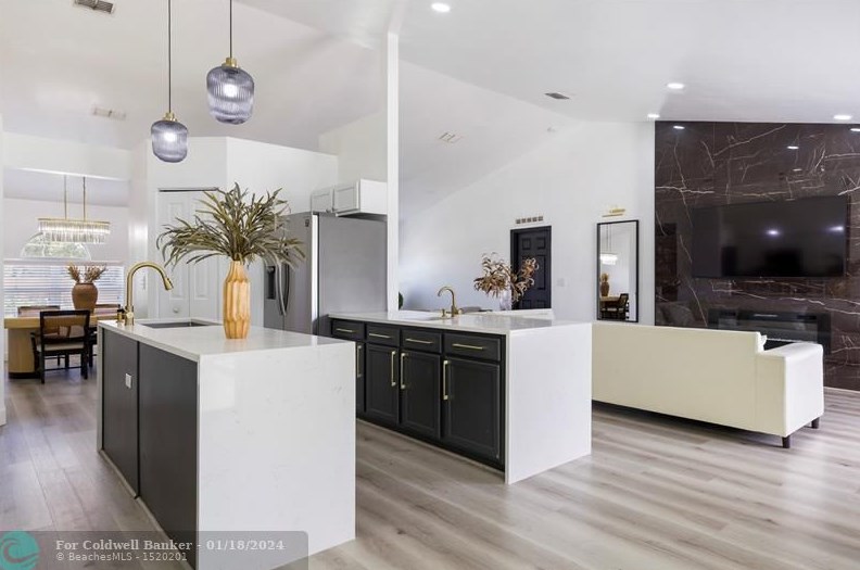 2062 Larchmont Ln, Fort Pierce FL  34984-4337 exterior