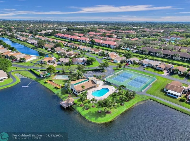 5094 Mirror Lakes Blvd, Boynton Beach FL  33472-1214 exterior