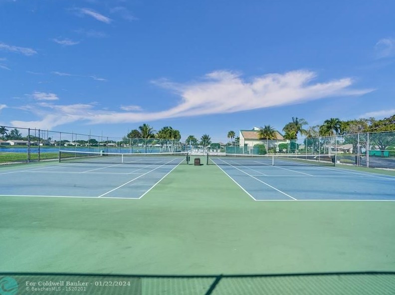 5094 Mirror Lakes Blvd, Boynton Beach FL  33472-1214 exterior