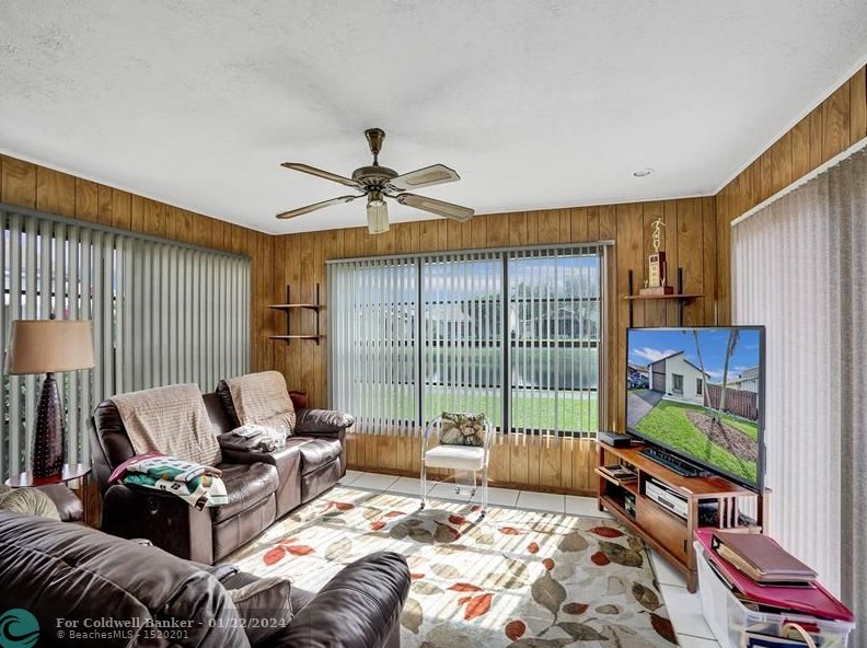 5094 Mirror Lakes Blvd, Boynton Beach FL  33472-1214 exterior