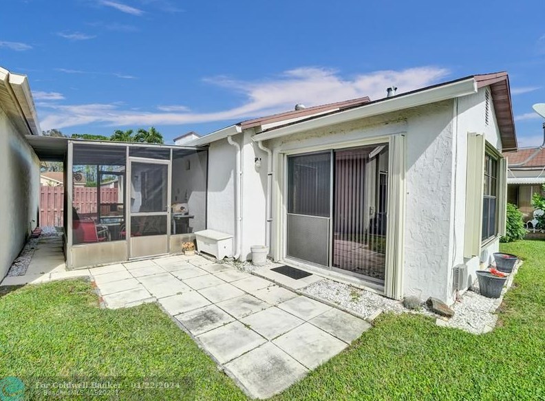 5094 Mirror Lakes Blvd, Boynton Beach FL  33472-1214 exterior