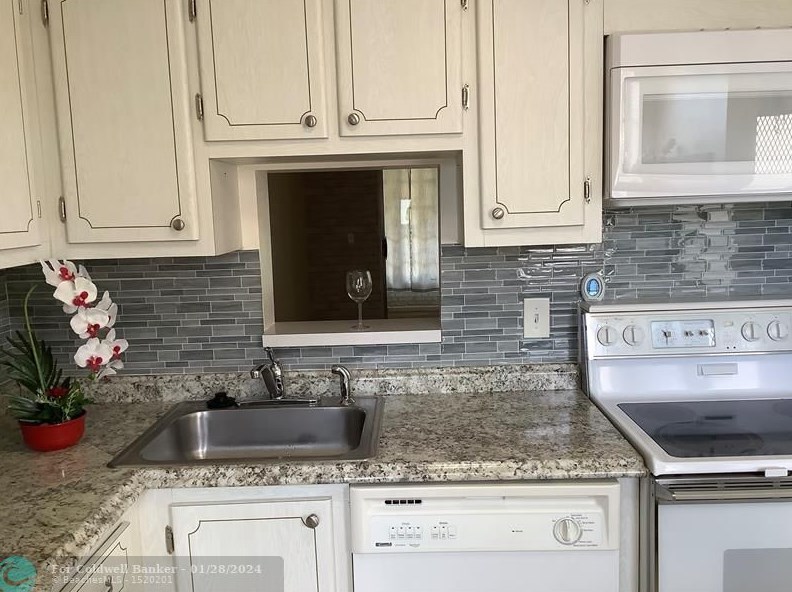 2214 Ne 1st Way Apt 102, Boynton Beach, FL 33435