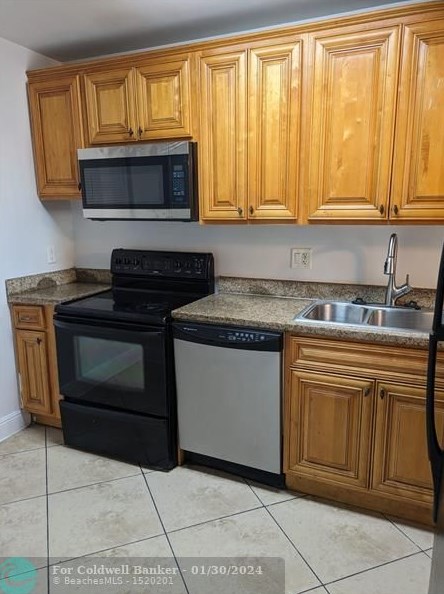 201 Nw 177th St #202, Miami, FL 33169