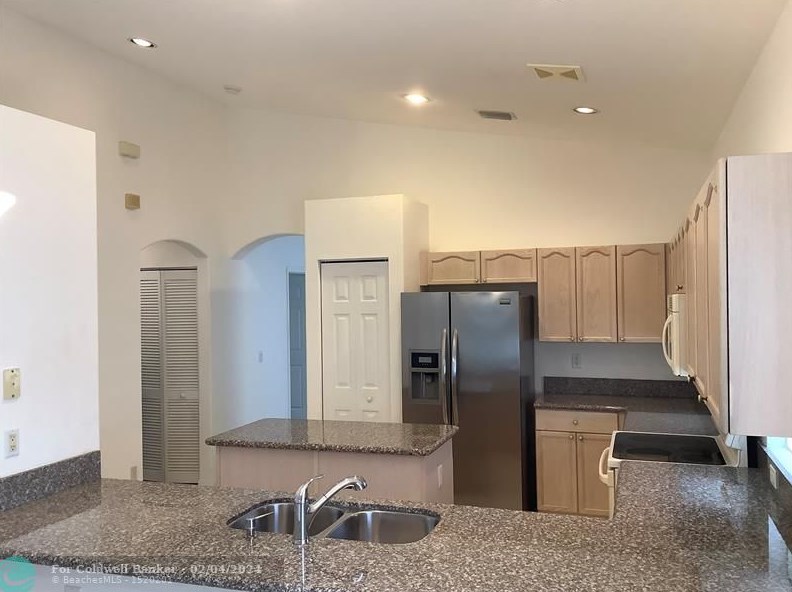 8107 Bellafiore Way, Boynton Beach, FL 33472