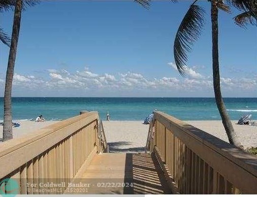 1201 Ocean Dr, Hollywood FL  33019-2121 exterior