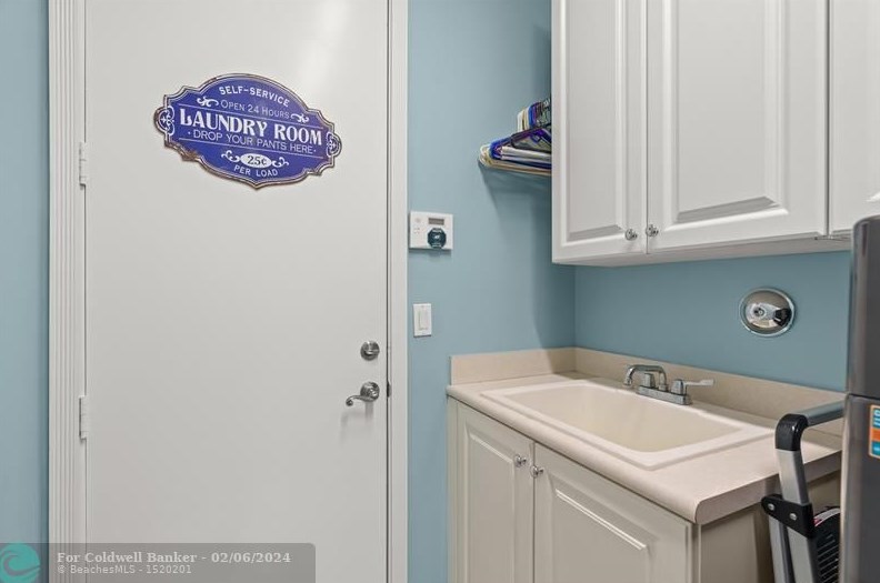 7062 Great Falls Cir, Boynton Beach FL  33437-3998 exterior