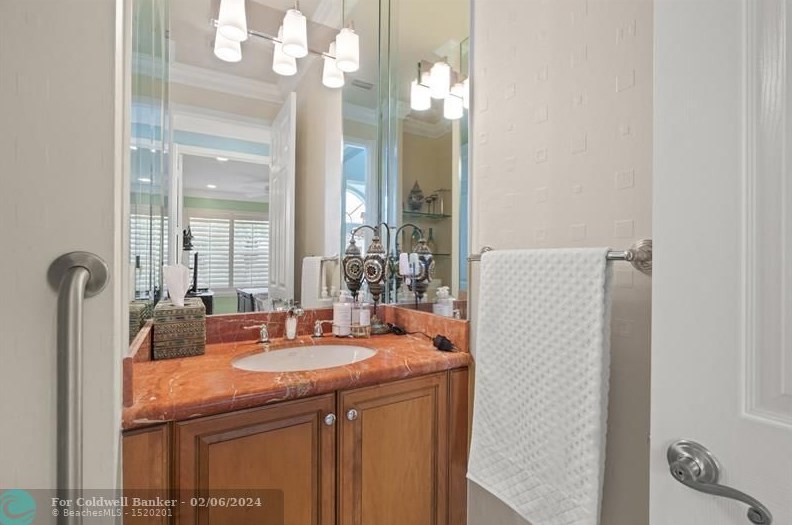 7062 Great Falls Cir, Boynton Beach FL  33437-3998 exterior