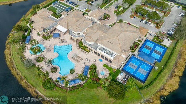 7062 Great Falls Cir, Boynton Beach FL  33437-3998 exterior