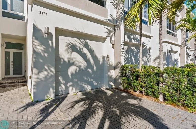 2477 Ne 135th St, Miami, FL 33181