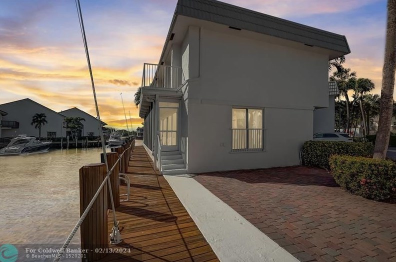 1118 Russell Dr, Boca Raton FL 33487-4222 exterior