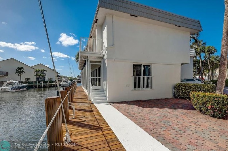 1118 Russell Dr, Boca Raton FL 33487-4222 exterior