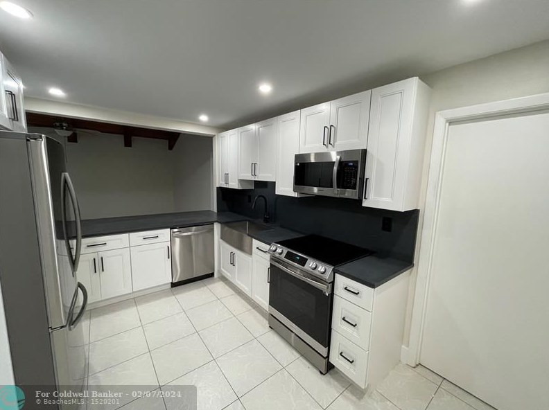 354 5th St, Dania Beach, FL 33004-4719