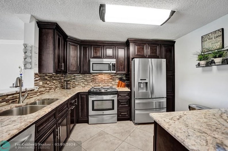 9779 Kamena Cir, Boynton Beach, FL 33436