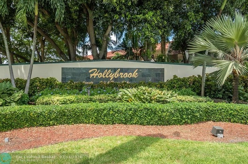 211 Hollybrook Dr, Hollywood FL  33025-1221 exterior